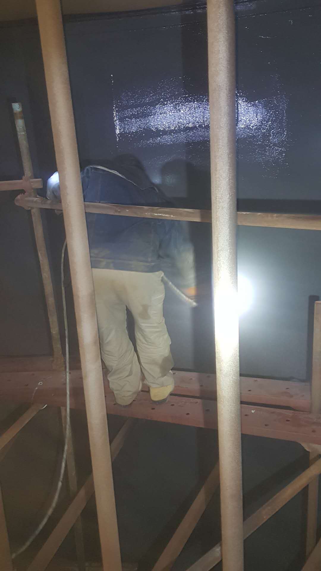 KN22脫硫塔防腐漆施工 KN22脫硫塔防腐漆施工